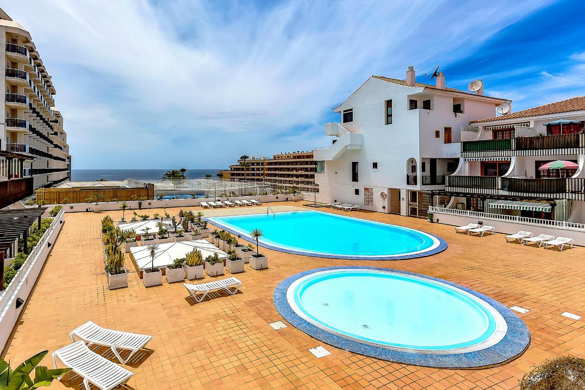 Ocean View Apartments In Park Royal I Адехе Екстериор снимка