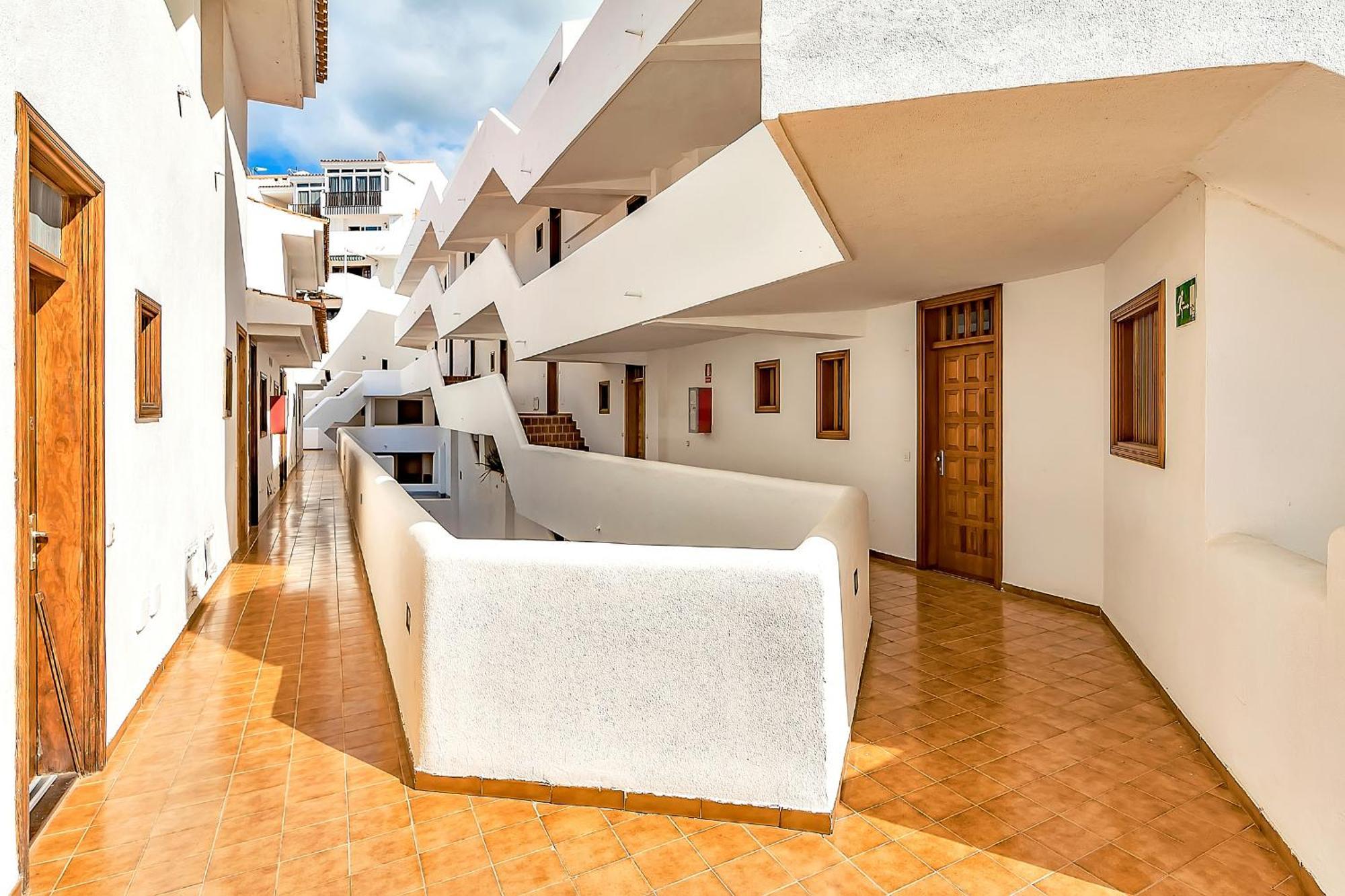 Ocean View Apartments In Park Royal I Адехе Екстериор снимка